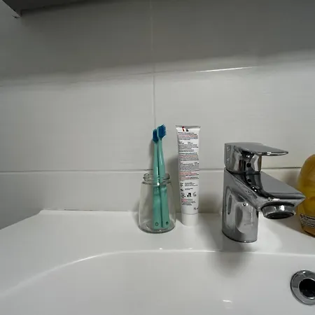 Frisch Renovierte Souterrain Wohnung Apartment *