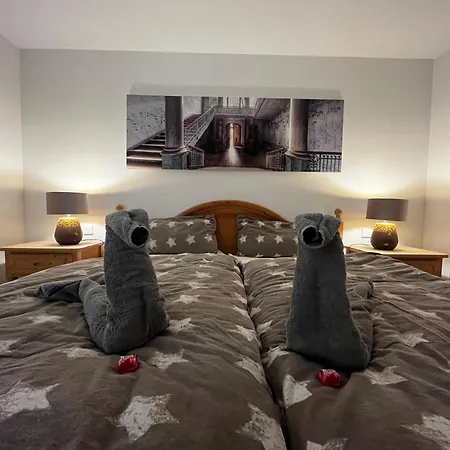 Apartment Frisch Renovierte Souterrain Wohnung